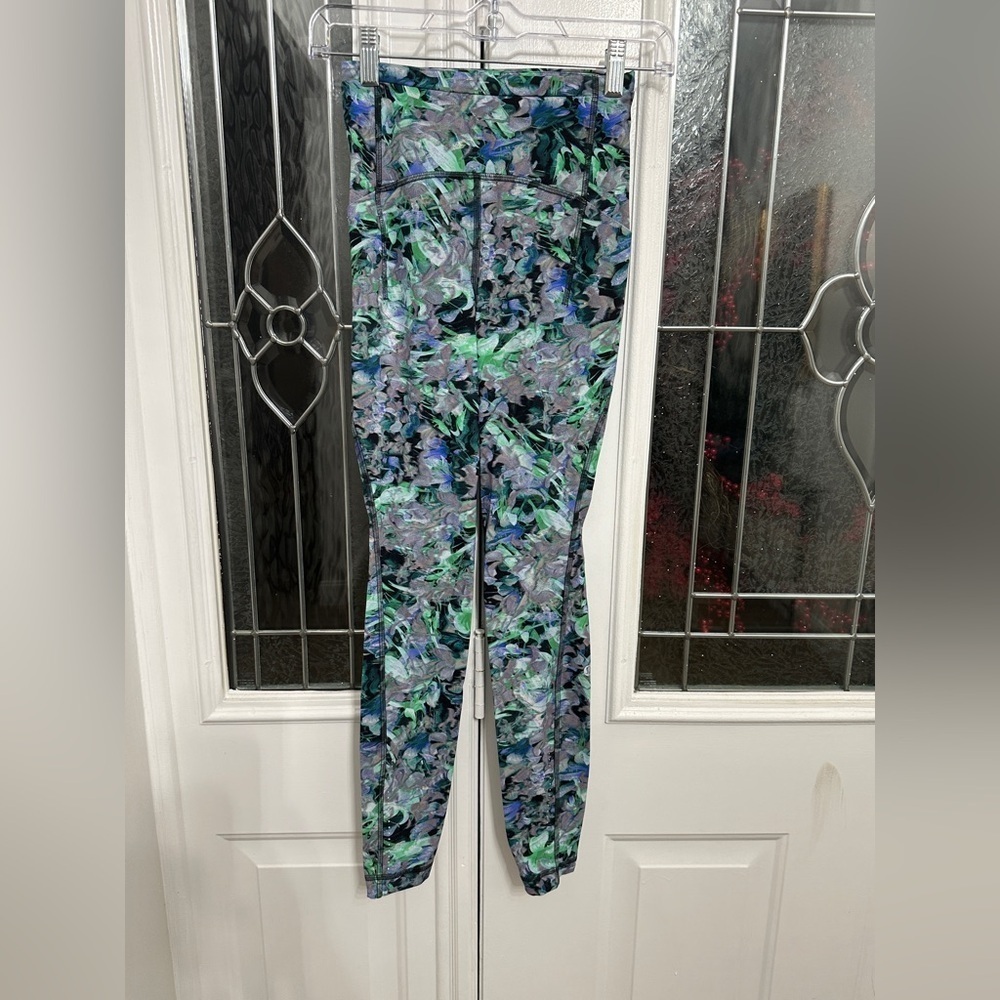 Lululemon Swift Speed High-Rise Tight 28"
Rapid Flourish Multi size 2